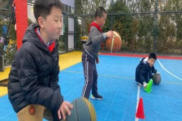 欧篮联巴萨对帕纳辛奈科斯 贾巴里帕克对决斯卢卡斯成胜负手